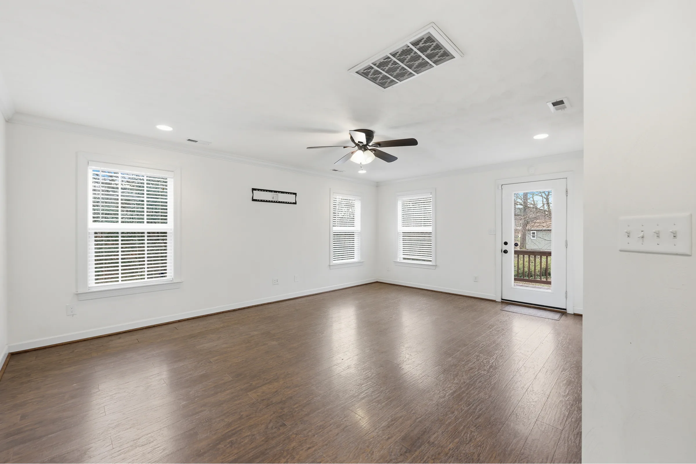 Empty living room before virtual staging
